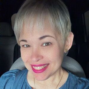 Meet your Posher, Daira